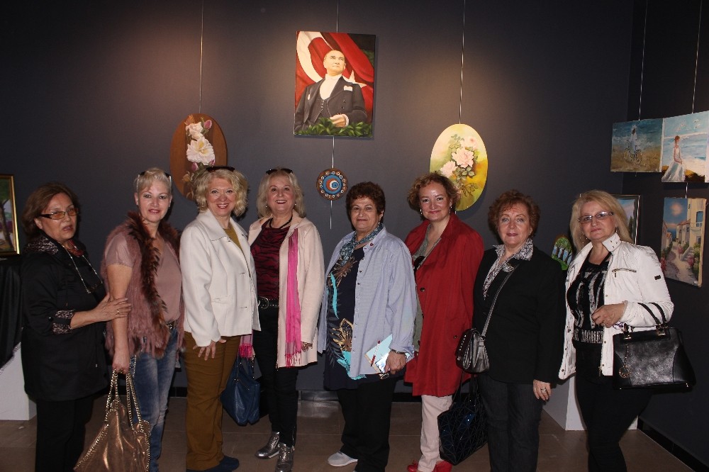 Resim sergisi geliri öğrencilere burs olacak 