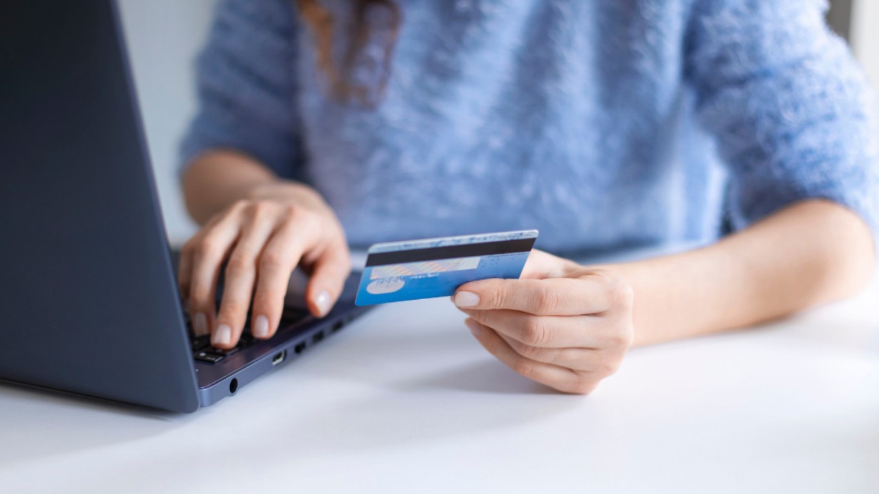 Resmi Gazete'de yayımlandı... İnternet alışverişlerinde Türkçe zorunluluğu!