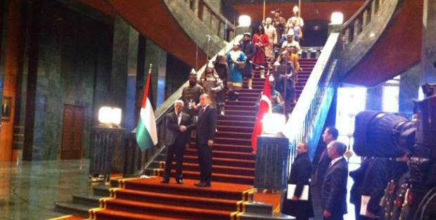 Resmî karşılama töreninde bir ilk