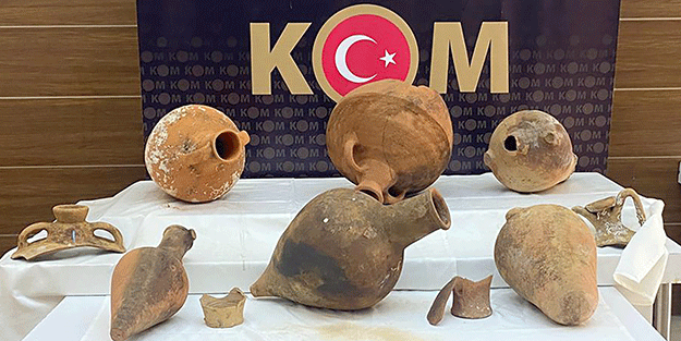 Restoranda sergilenen 11 amforaya el konuldu