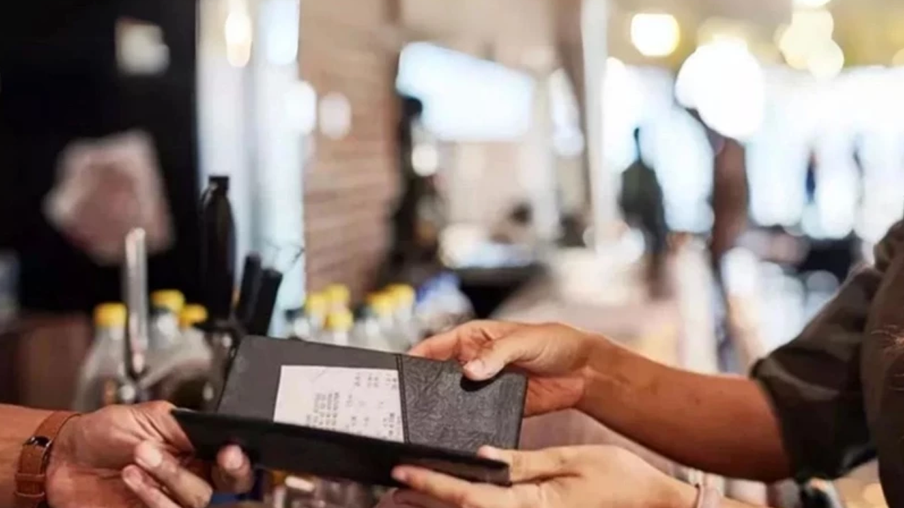 Restoranlarda yeni dönem başladı! Zorunlu kuver ve servis ücret bitti!