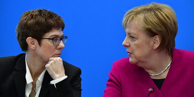 Reuters dünyaya duyurdu! Almanya'da 'Mini Merkel' depremi