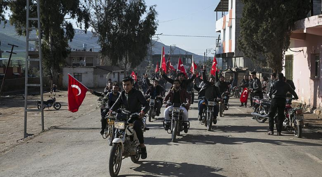 Reyhanlı'da yüzlerce araçlık destek konvoyu