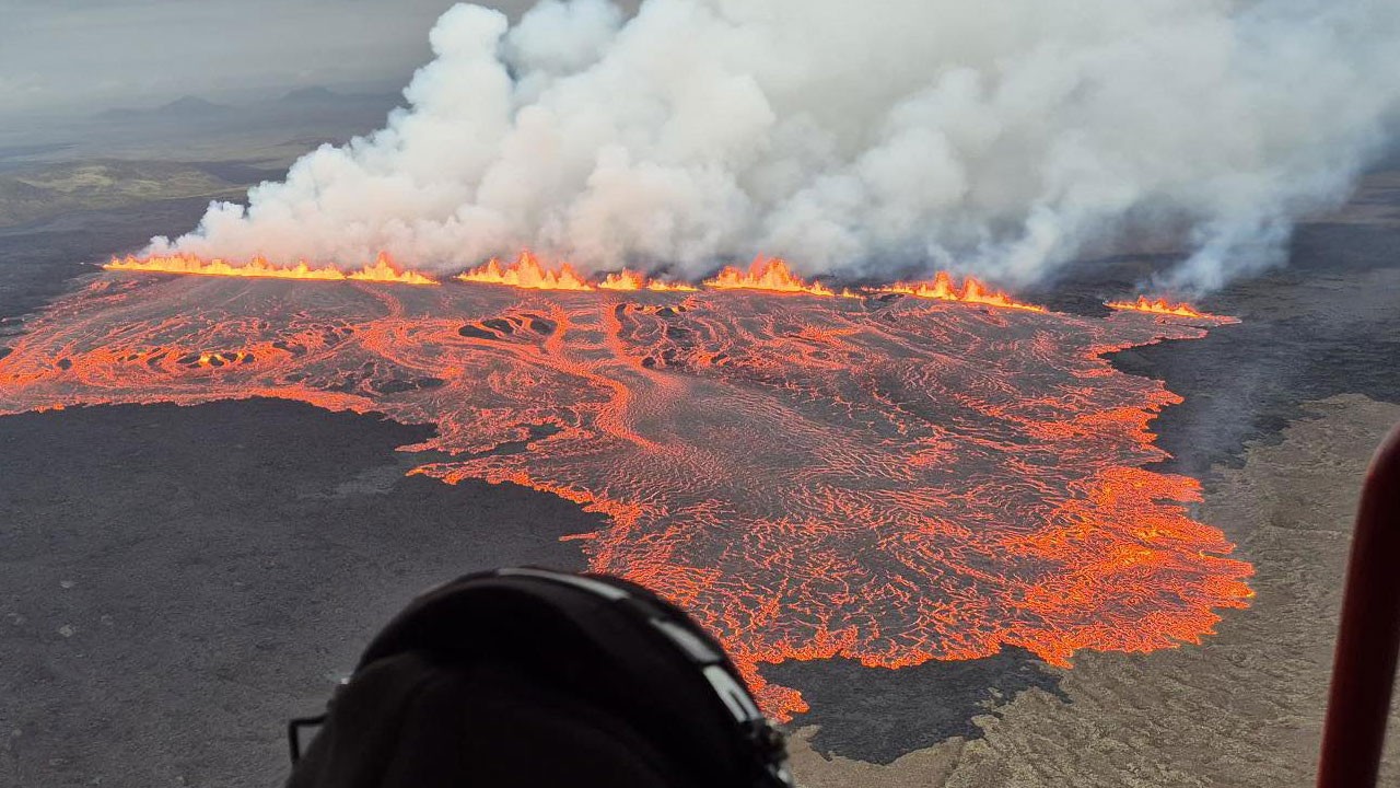 Reykjanes’te 12’nci patlama! İzlanda’da bir kez daha yer altı uyandı