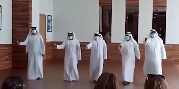 Rezalet diz boyu! Birleşik Arap Emirlikleri'nde İsrailli heyete danslı karşılama