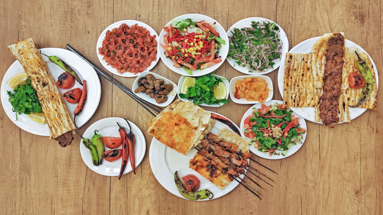 Rezalet: Helal kebap domuz kebap çıktı! Kapılarından dahi geçmeyin…