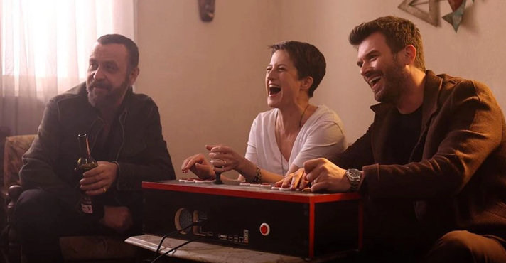 Rezalet ki ne rezalet! Kıvanç Tatlıtuğ'un dizisinde skandal AK Parti sahnesi