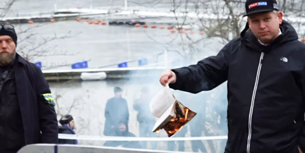 Rezil adam yaptı yapacağını! İsveç Polisinin koruması altında Kur'an-ı Kerim'i yaktı!