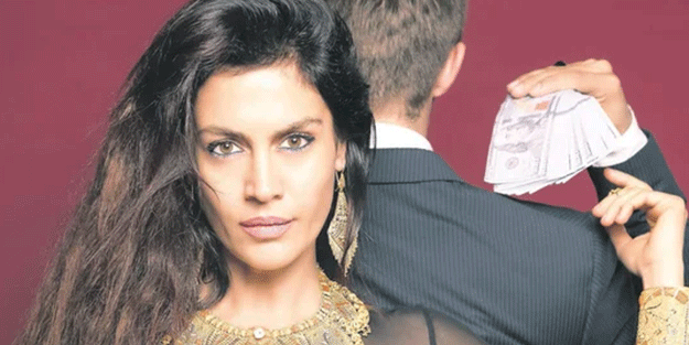 Rezil fotoğraflarıyla bilinen Tuğba Ekinci Macron'a gülle fırlattı