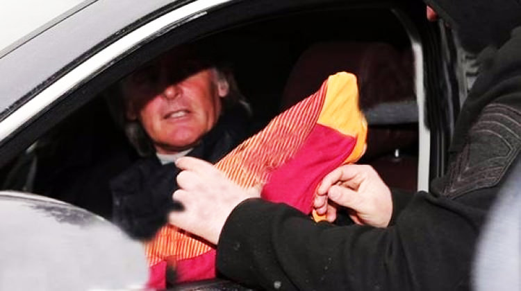 Riekerink G.Saray forması elinin tersi ile itti!