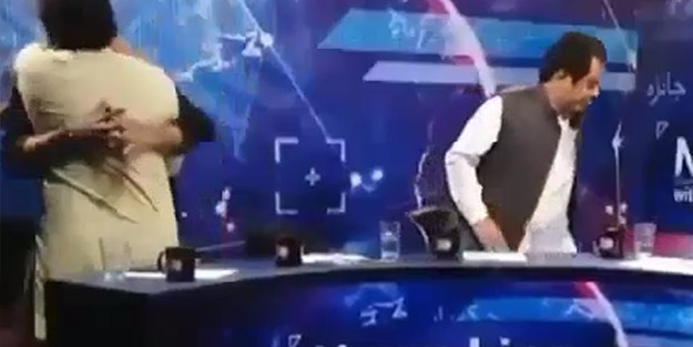 Ringleri aratmadı! Canlı yayında birbirlerine girdiler