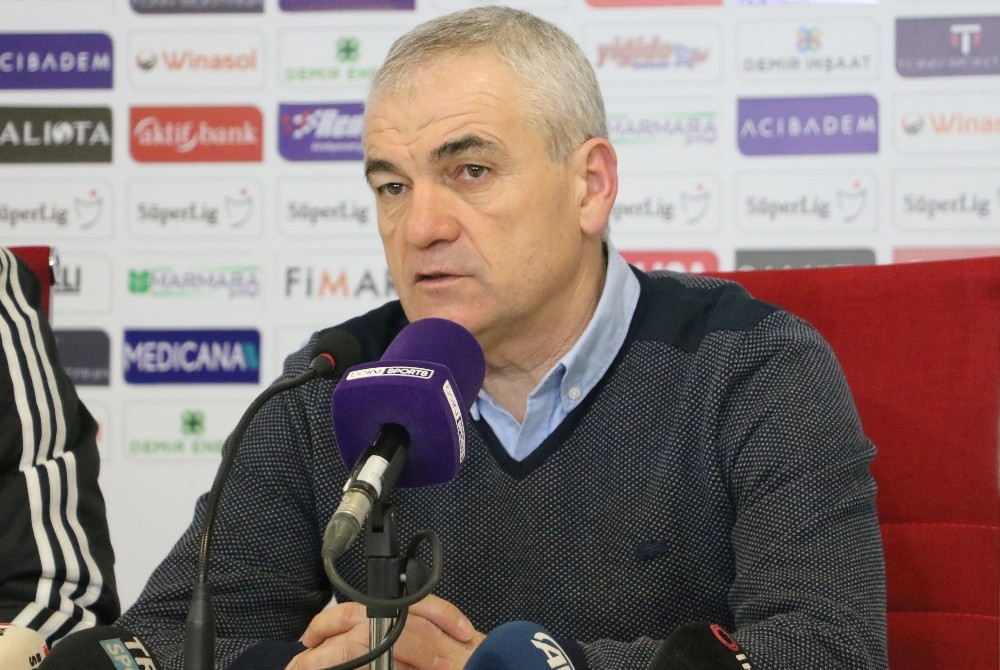Rıza Çalımbay: “1 Puan galibiyet kadar önemli” 