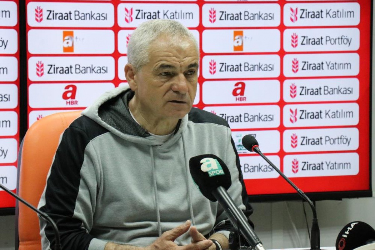 Rıza Çalımbay: '10 kişi kalmamıza rağmen oyundan hiç kopmadık'