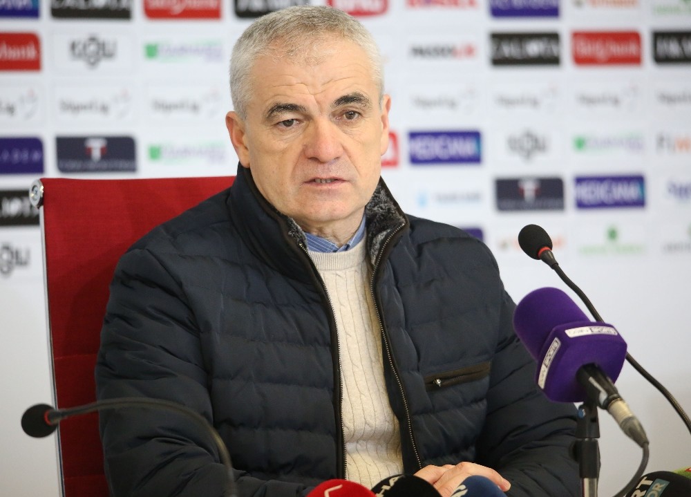 Rıza Çalımbay: “Hakemler bizimle ilgili VAR’a gitmiyor” 