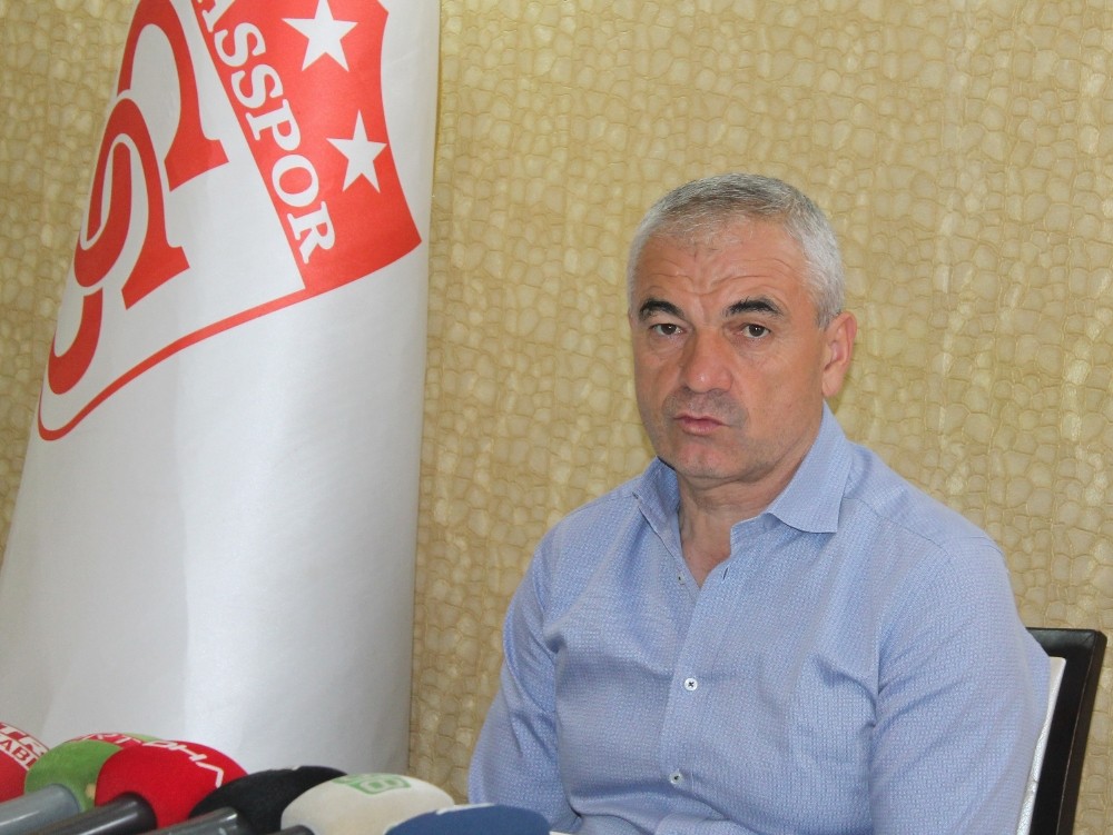 Rıza Çalımbay: “VAR’daki hakemler maç yönetmemeli” 