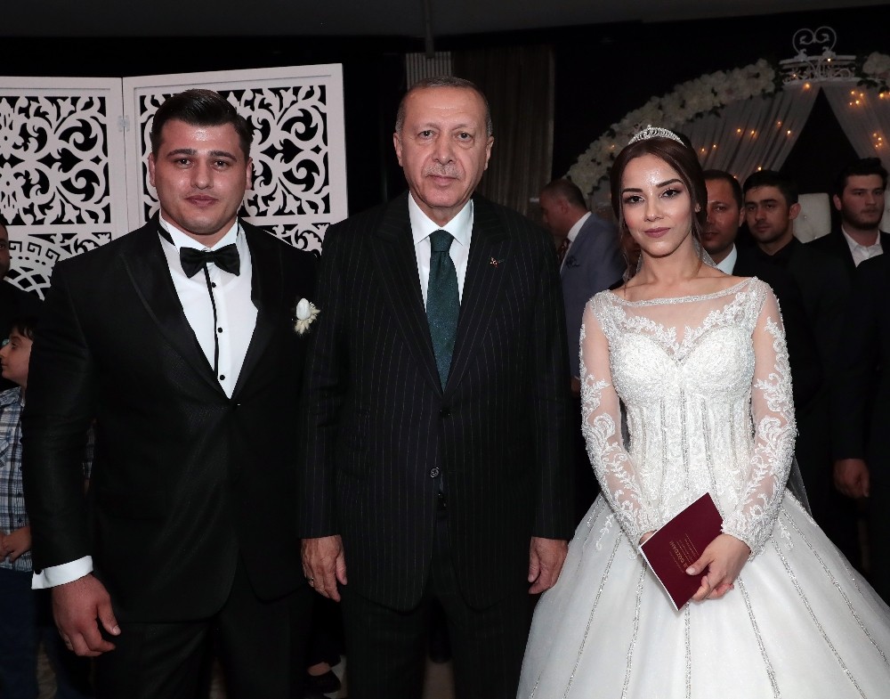 Rıza Kayaalp dünyaevine girdi 