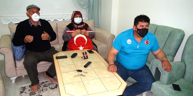 Rıza Kayaalp'in baba ocağında şampiyonluk sevinci