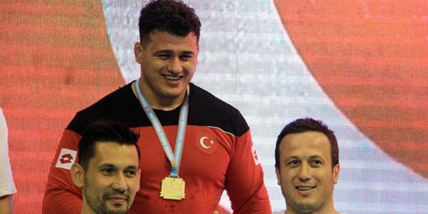 Rıza Kayaalp'ten bir altın madalya daha!
