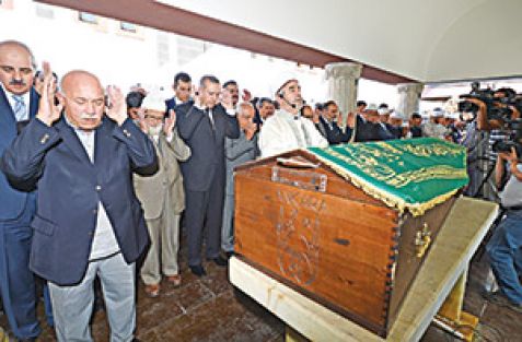 Rıza Çöllüoğlu Hocaefendi Hakk’ın rahmetine kavuştu