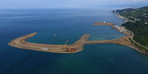 Rize-Artvin Havalimanı inşaatında pist dolgusuna başlandı