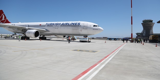 Rize-Artvin Havalimanı'na ilk uçak indi