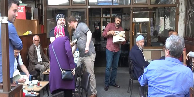 'Rize Kitap Günleri' kapsamında sokaklarda kitap dağıttılar