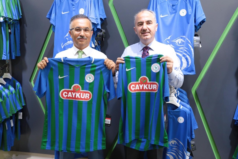 Rize Valisi Çeber ve Belediye Başkanı Metin’den Çaykur Rizespor’a kombine desteği 