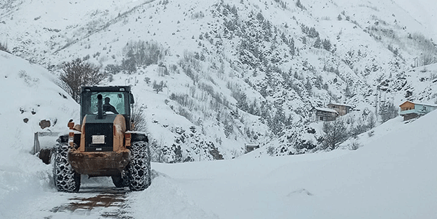 Rize ve Artvin'de 56 köy yolu ulaşıma kapandı