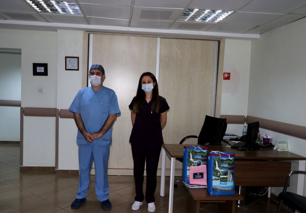 Rize’de 2 sağlık personeli korona virüsü yendi, görevlerine döndü 