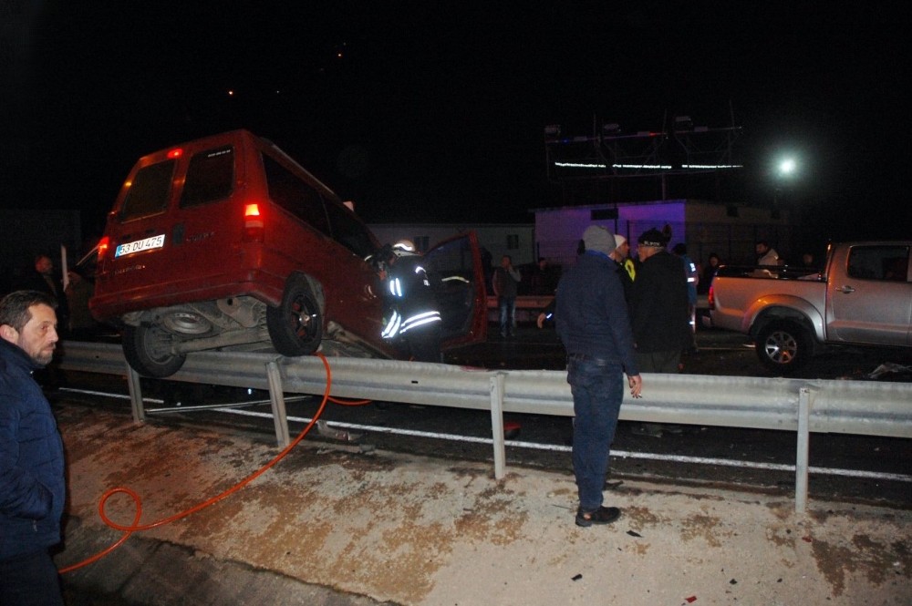 Rize’de 3 araç birbirine girdi: 1 ölü, 8 yaralı 