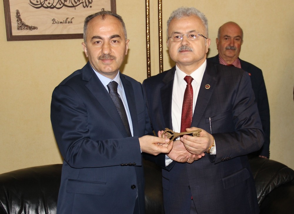 Rize’de bayrak değişimi 