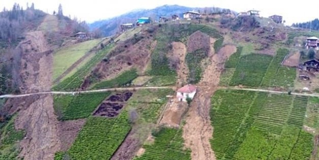 Rize'de bir köy kayıyor: Herkes evini terk ediyor