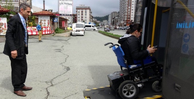 Rize'de engelli kız için seferber oldu, ‘Yılın Şoförü’ seçildi