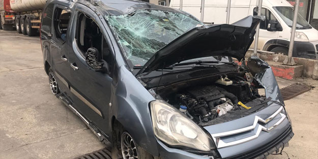 Rize'de feci kaza: Hafif ticari araç takla attı