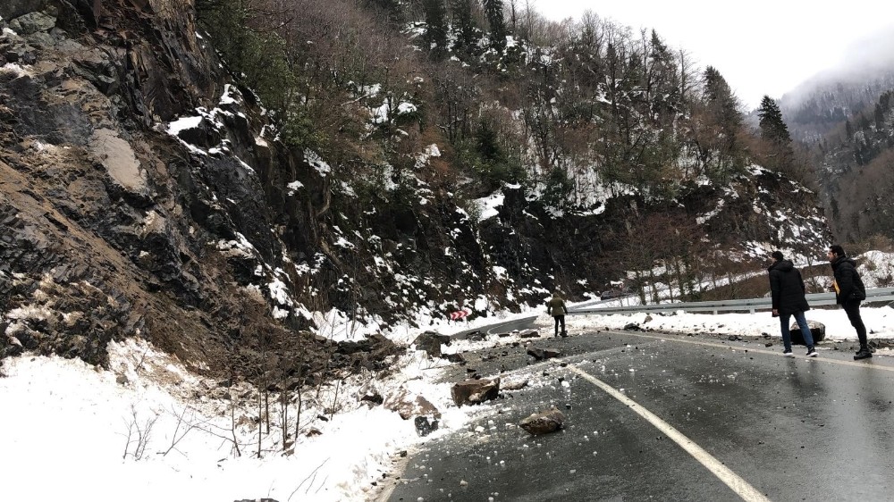 Rize’de heyelan 