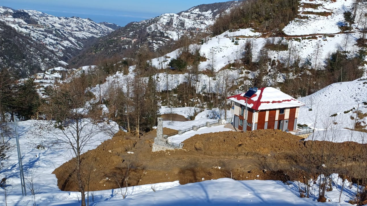 Rize'de heyelan! Evler boşaltıldı