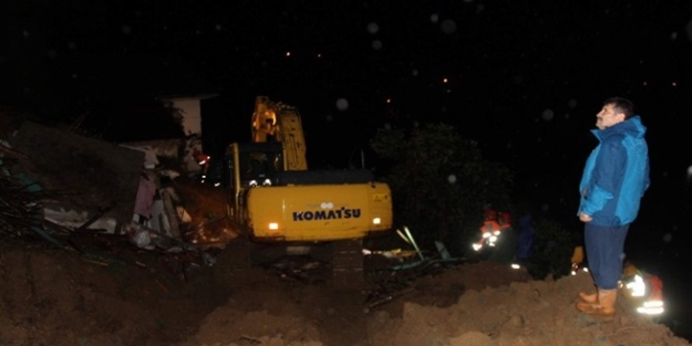 Rize'de heyelan! Ölenler var