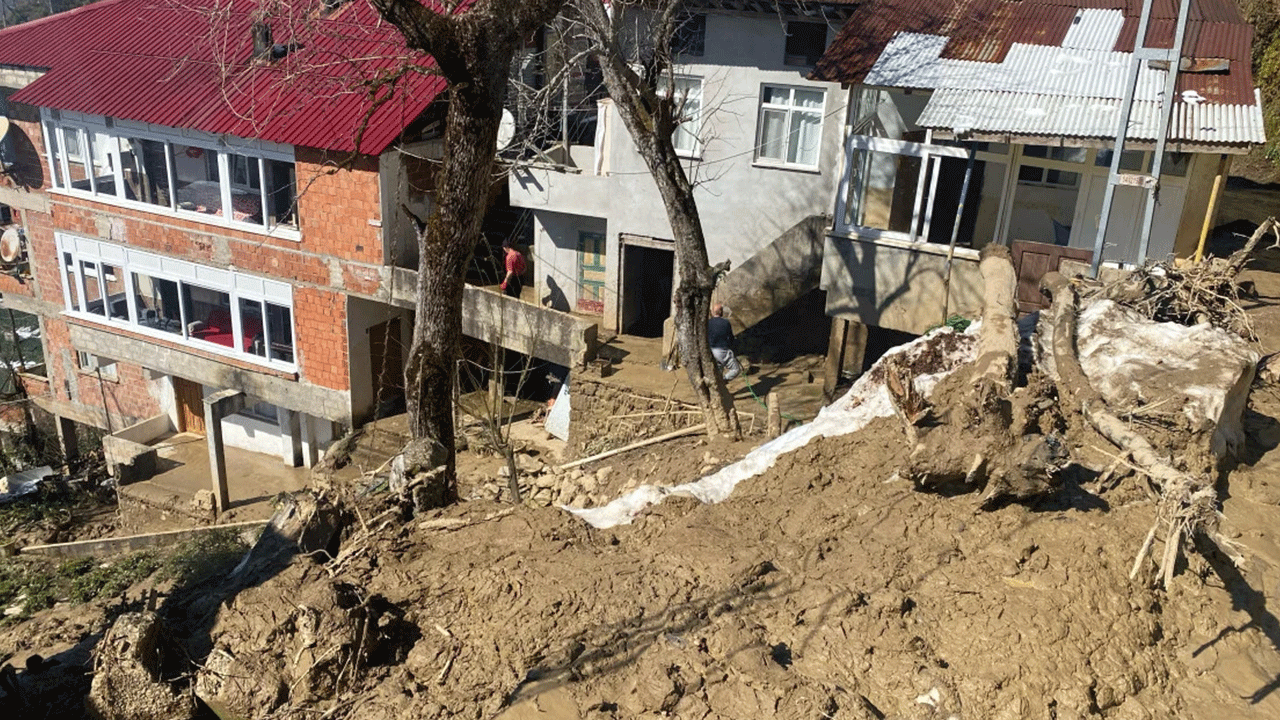 Rize'de heyelan: Tahliyeler devam ediyor!