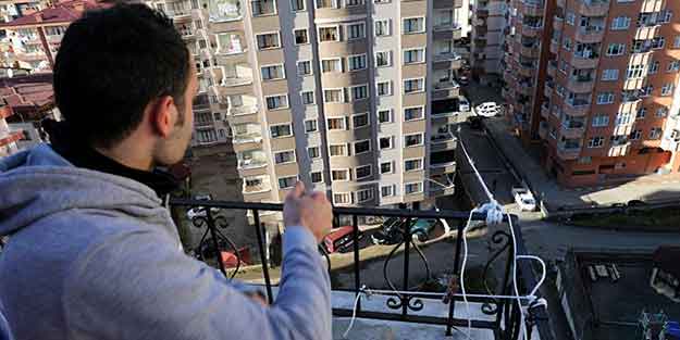 Rize'de ilginç olay! Markete gitmeye üşenince evinin balkonuna teleferik kurdu