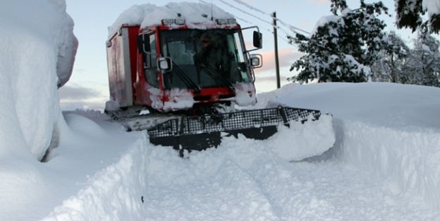 Rize'de kar ulaşımı engelledi