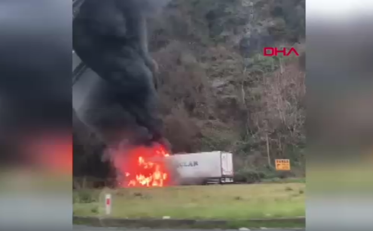 Rize'de Karadeniz Sahil Yolu'nda can pazarı! Dev TIR alev topuna döndü