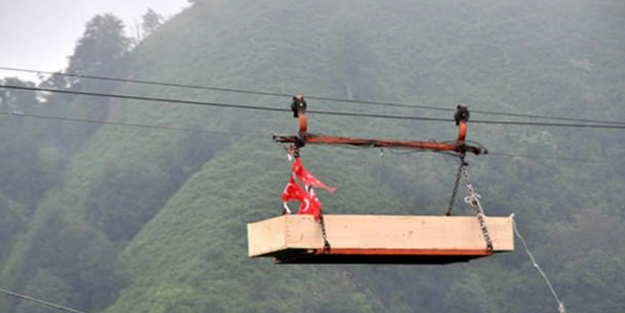 Rize'de korkunç olay! İlkel teleferik yere çakıldı