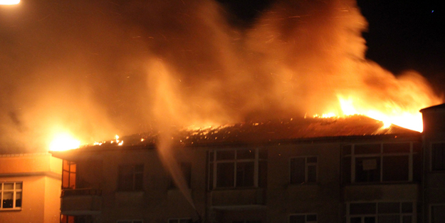 Rize’de korkutan yangın