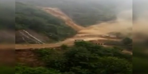 Rize'de korkutan görüntüler! Dağ aktı geldi