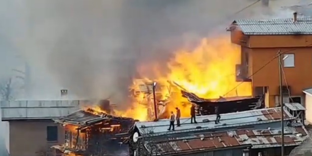 Rize'de korkutan yangın