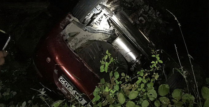 Rize’de otomobil dereye uçtu: 5 kişi yaralı