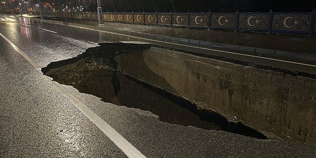 Rize'de sağanak; dereler taştı, heyelanlar meydana geldi, 23 köy yolu ulaşıma kapandı