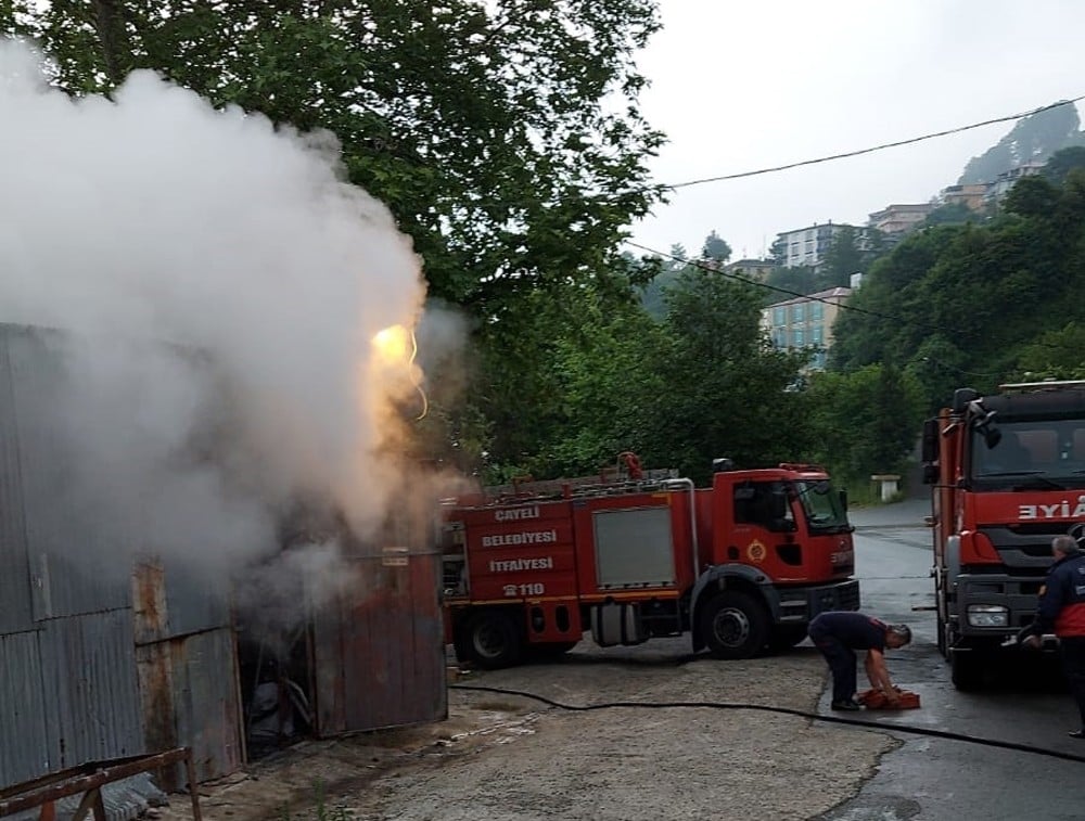 Rize’de şantiye yangını 