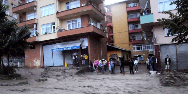 Rize'de sel sularına kapılan 1 kişi kayboldu