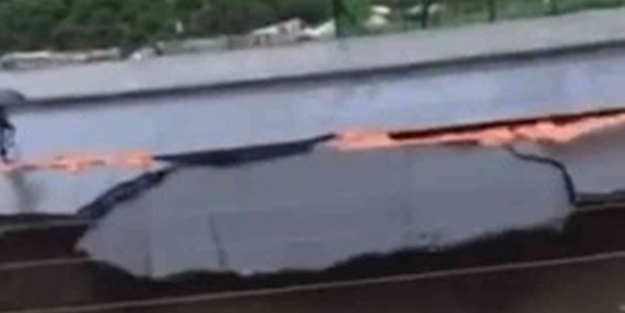 Rize'de yağışlar nedeniyle trafiğe kapalı yol çöktü